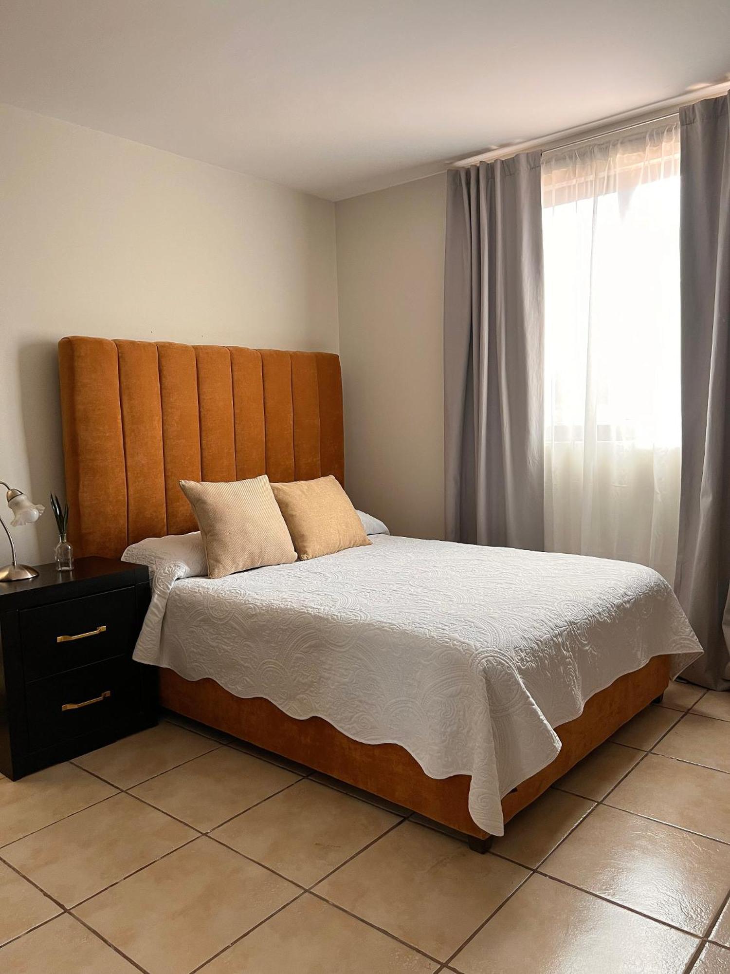 Suites Ciento 37 León Buitenkant foto