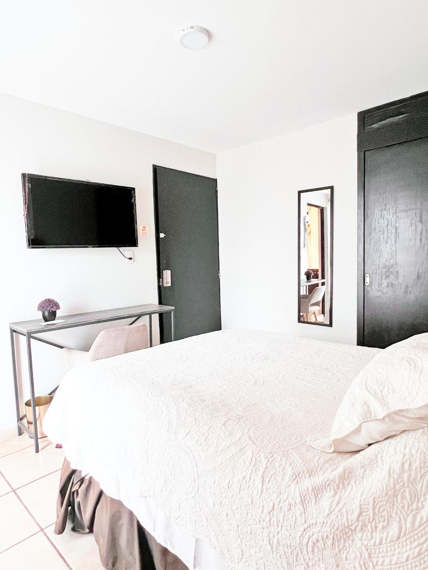 Suites Ciento 37 León Buitenkant foto