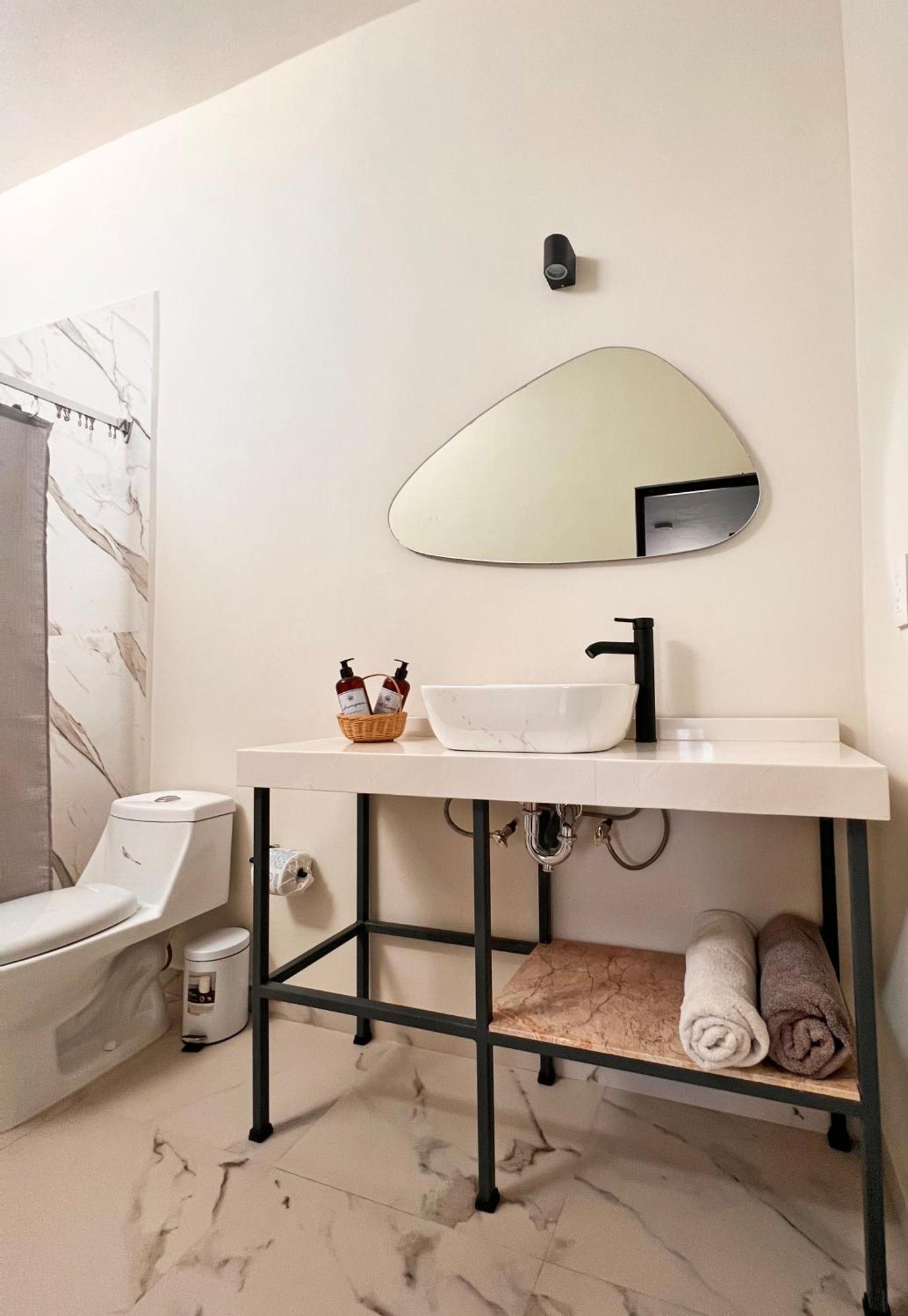 Suites Ciento 37 León Buitenkant foto