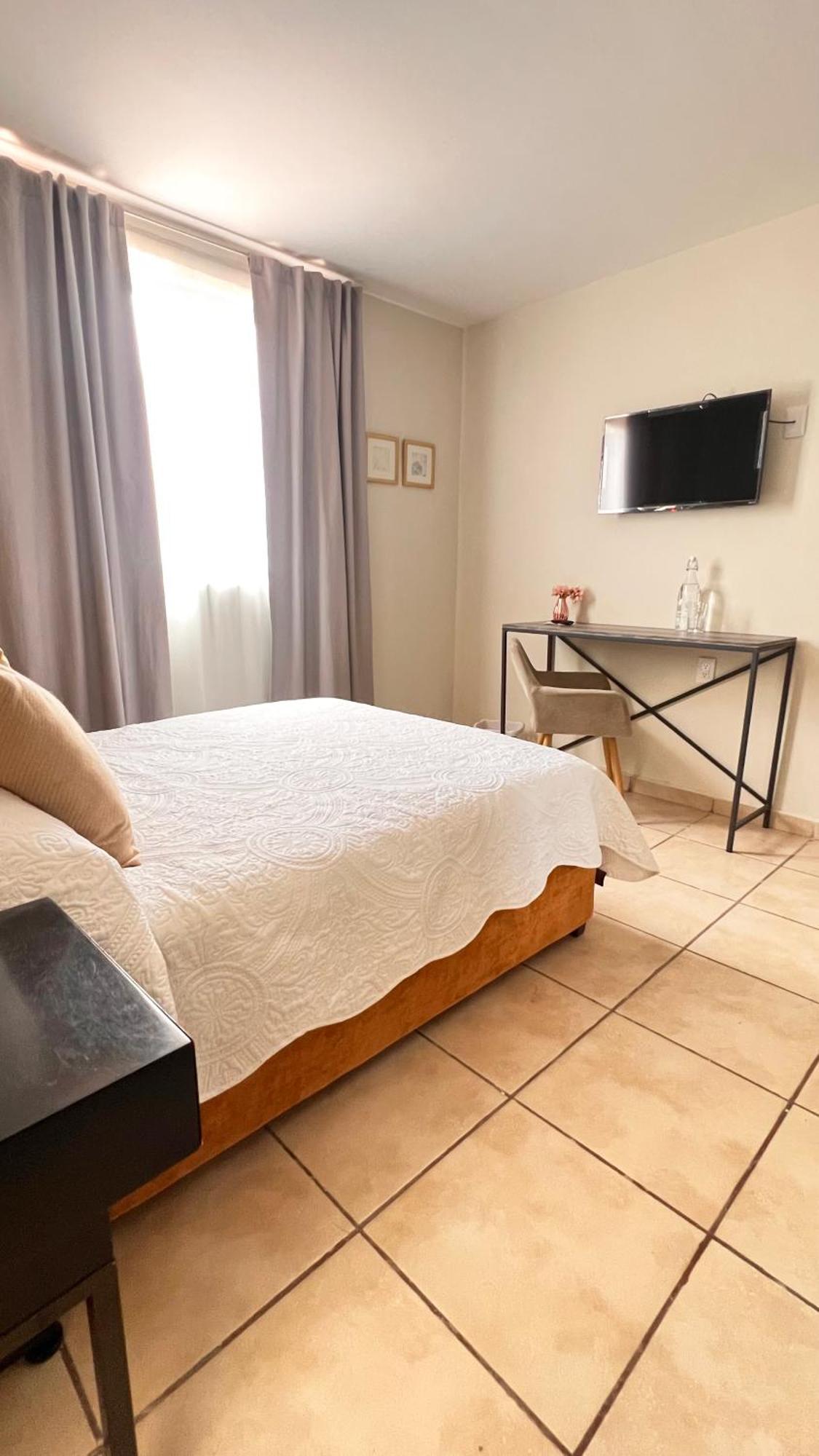 Suites Ciento 37 León Buitenkant foto