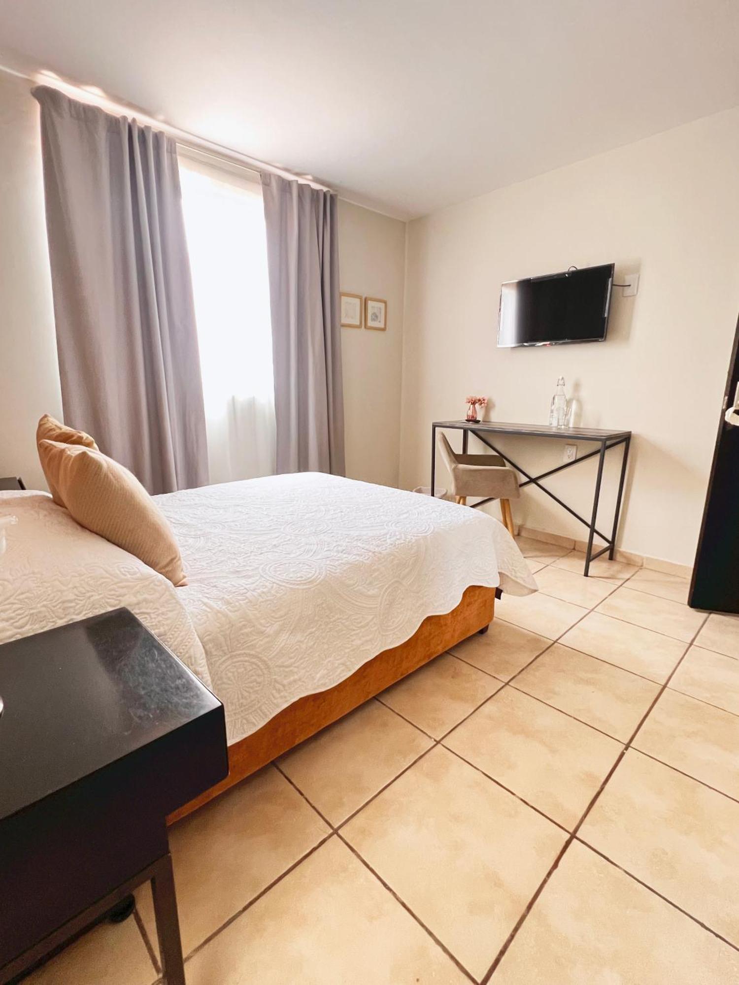 Suites Ciento 37 León Buitenkant foto