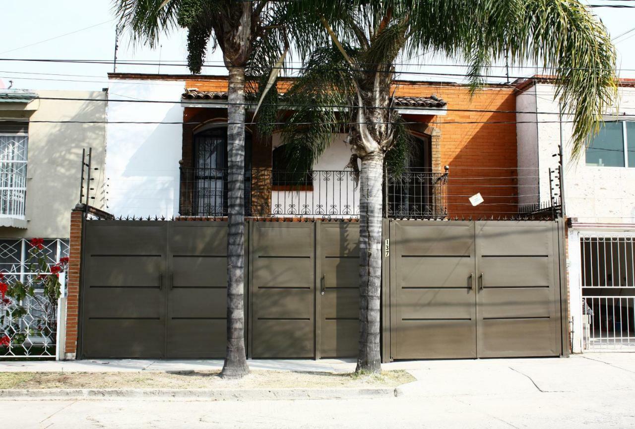 Suites Ciento 37 León Buitenkant foto