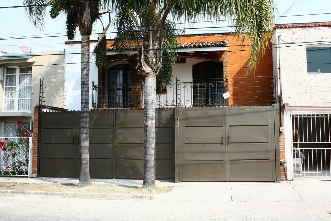 Suites Ciento 37 León Buitenkant foto