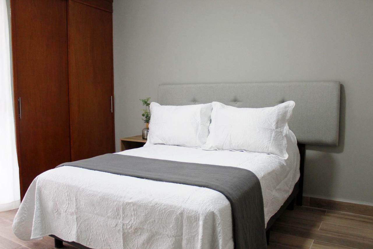 Suites Ciento 37 León Buitenkant foto